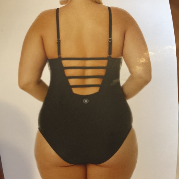 XXL  Hurley bathing suit UPF 50 new with tag - Picture 5 of 5